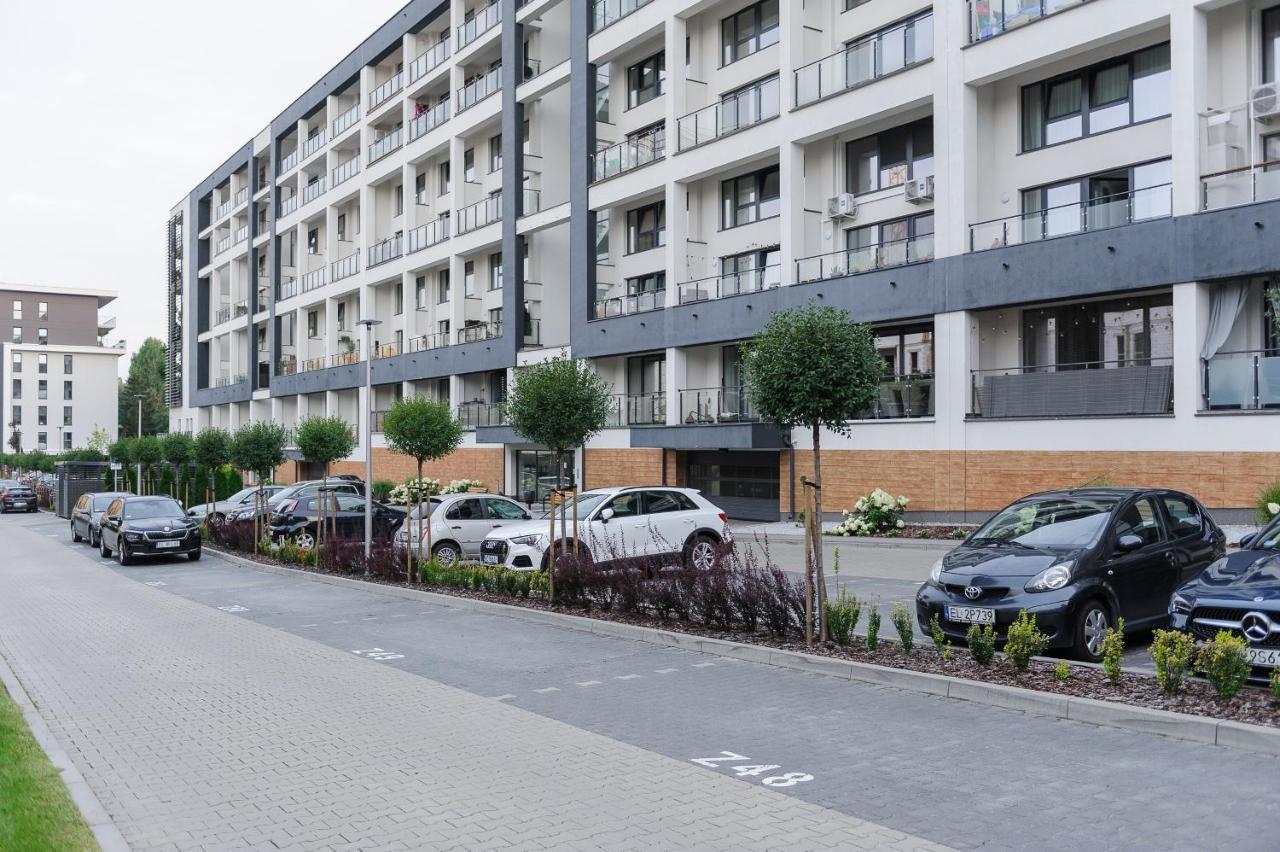 Lumina Apartment With Balcony Overlooking The Park 우치 외부 사진